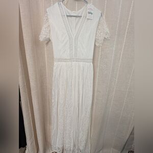 Elegant White Lace Maxi Dress with V-Neck